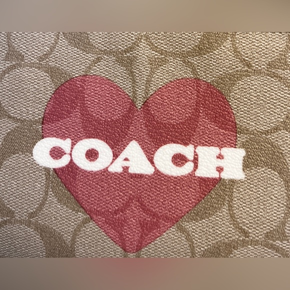 Corner Zip Wristlet In Signature Canvas With Heart Print - Picture 4 of 6